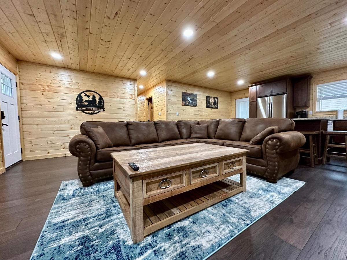 The Brick House: Brand New! 3 Bedroom Home With Private Driveway Пиджен Фордж Екстериор снимка